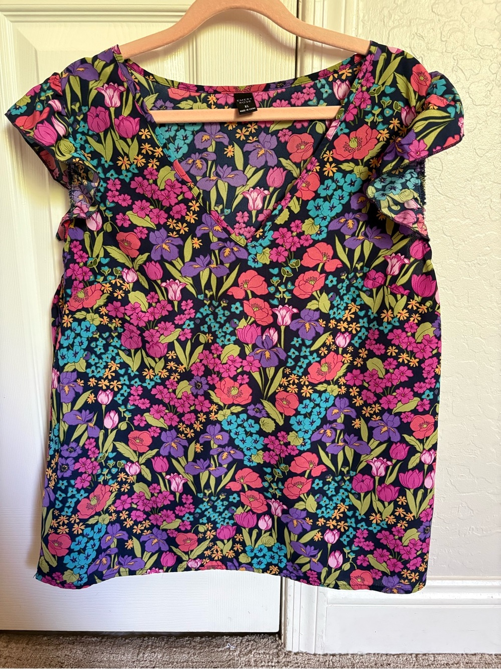 SHEIN Black Floral V-Neck Cap Sleeve Top